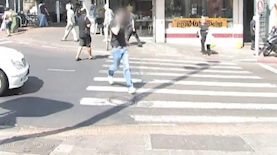 הולך רגל במעבר חצייה, צילום: עמותת אור ירוק